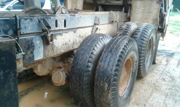 รถฮีโน่ 10 ล้อดั้ม FM3M เปลื่ยนเครื่อง P11  320 แรงม้า. / รถแบคโฮ CAT  320C  ( ขายคู่. )  สนใจติดต่อ 081 - 6079515