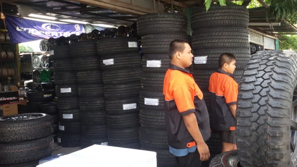 ขายล้อใหม่ขอบ20 ุ6รูพร้อมยางใหม่ชุดละ25500