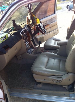 ขายรถบิ๊กเอ็มฟรอนเทียร์4ประตูปี03วางเครื่องแดงเครื่อง2500สภาพสวย