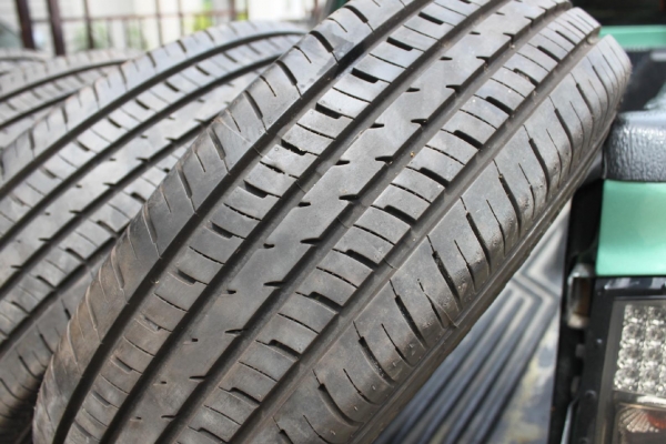 ยางรถกระบะขอบ14"สภาพใหม่เอี่ยม 4เส้น ราคา 4,500บาท