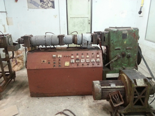 ขายเครื่องรีดพลาสติก ของไต้หวัน ทั้ง line พร้อมตัวดึง ตัวตัด ทำด้ามไม้กวาดอยู่ ตามสภาพ ติดต่อ 0898135855