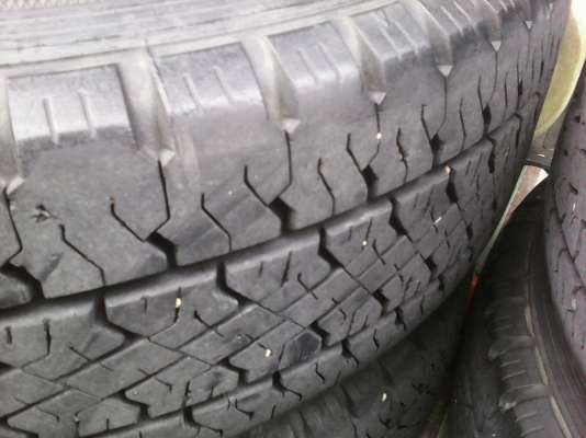 แม็กกระบะ6รูขอบ14พร้อมยางดอกสวยปี09ลดราคาคับ3,800บาท