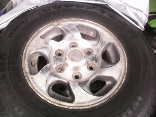 แม็กกระบะ6รูขอบ14พร้อมยางดอกสวยปี09ลดราคาคับ3,800บาท