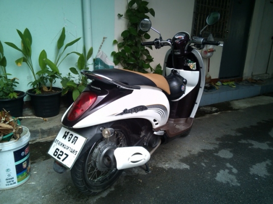 scoopy i ปี 55 น้ำตาลขาว เครื่องดี วิ่งน้อย ไมล์13593 โล