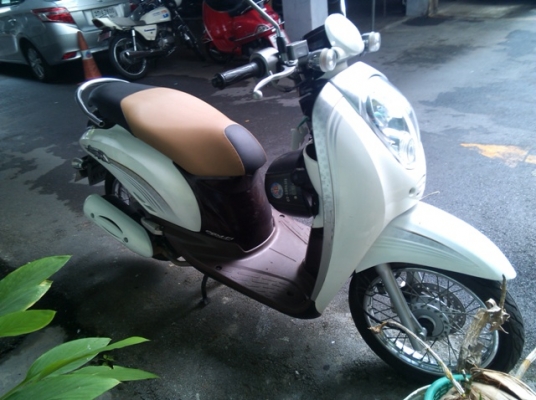 scoopy i ปี 55 น้ำตาลขาว เครื่องดี วิ่งน้อย ไมล์13593 โล