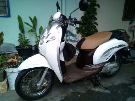 scoopy i ปี 55 น้ำตาลขาว เครื่องดี วิ่งน้อย ไมล์13593 โล