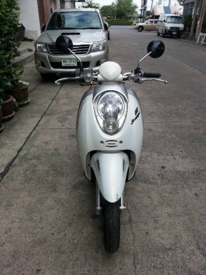 scoopy i ปี 55 น้ำตาลขาว เครื่องดี วิ่งน้อย ไมล์13593 โล