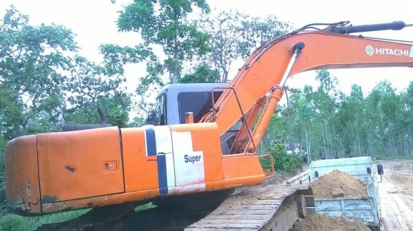 ฝากขายด่วน HITACHI EX200-2 พร้อมใช้งาน เอกสารชุดจดทะเบียน