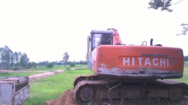 ฝากขายด่วน HITACHI EX200-2 พร้อมใช้งาน เอกสารชุดจดทะเบียน