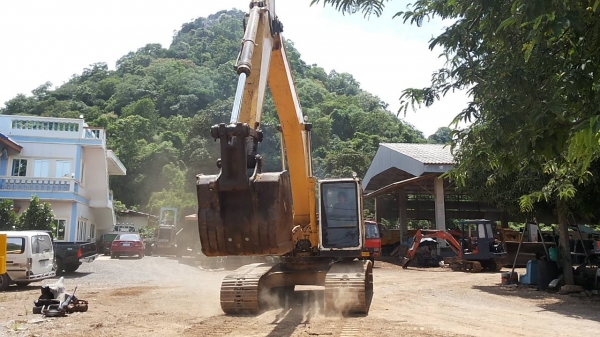 ขายรถแบคโฮ KOMATSU PC200-5 ซีเลียน 6xxxx เครื่องดี ปั๊มดี ไฟ้ฟ้าครบ แอร์เย็น คอนโทนสั้น ตัวดันจีน แทรคยาว 80 ซม. รถพร้อมใช้งาน โทร.0925768909 ขายรถแบคโฮ KOMATSU PC200-5 ซีเลียน 6xxxx เครื่องดี ปั๊มดี ไฟ้ฟ้าครบ แอร์เย็น คอนโทนสั้น ตัวดันจีน แทรคยาว 80 ซม. รถพร้อมใช้งาน โทร.0925768909