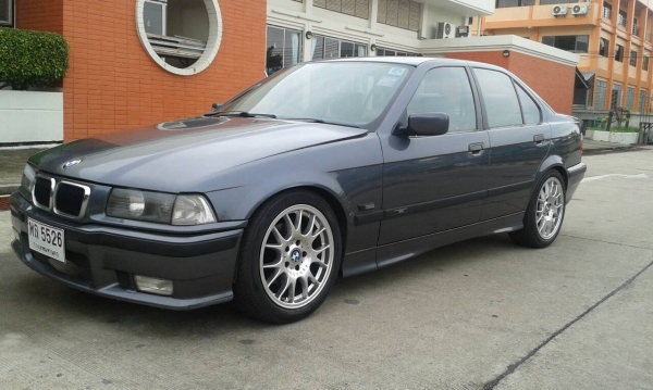 ขาย BMW E 36 นกแก้ว  ปี 97 เครื่อง 1J ออโต้  รถยอดนิยมพวงมาลัย  4  ก้าน  เจ้าของขายเอง  ราคา  175,000  บาท