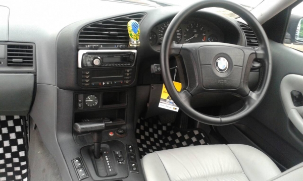 ขาย BMW E 36 นกแก้ว  ปี 97 เครื่อง 1J ออโต้  รถยอดนิยมพวงมาลัย  4  ก้าน  เจ้าของขายเอง  ราคา  175,000  บาท