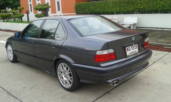 ขาย BMW E 36 นกแก้ว  ปี 97 เครื่อง 1J ออโต้  รถยอดนิยมพวงมาลัย  4  ก้าน  เจ้าของขายเอง  ราคา  175,000  บาท