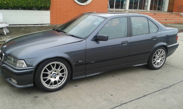 ขาย BMW E 36 นกแก้ว  ปี 97 เครื่อง 1J ออโต้  รถยอดนิยมพวงมาลัย  4  ก้าน  เจ้าของขายเอง  ราคา  175,000  บาท