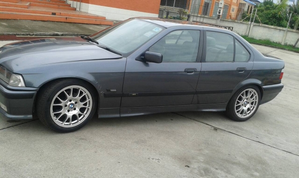 ขาย BMW E 36 นกแก้ว  ปี 97 เครื่อง 1J ออโต้  รถยอดนิยมพวงมาลัย  4  ก้าน  เจ้าของขายเอง  ราคา  175,000  บาท