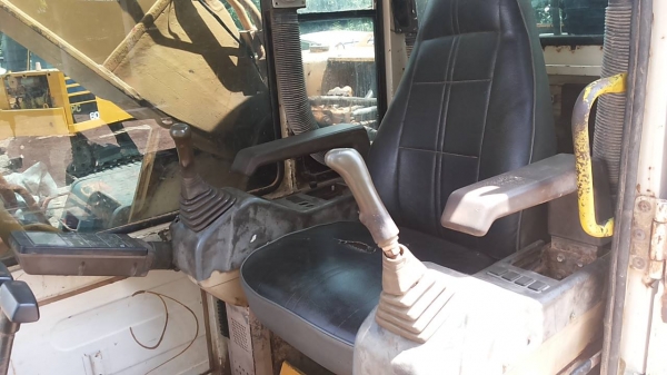 ขายรถแบคโฮ KOMATSU PC200-5 ซีเลียน 6xxxx เครื่องดี ปั๊มดี ไฟ้ฟ้าครบ แอร์เย็น คอนโทนสั้น ตัวดันจีน แทรคยาว 80 ซม. รถพร้อมใช้งาน โทร.0925768909 ขายรถแบคโฮ KOMATSU PC200-5 ซีเลียน 6xxxx เครื่องดี ปั๊มดี ไฟ้ฟ้าครบ แอร์เย็น คอนโทนสั้น ตัวดันจีน แทรคยาว 80 ซม. รถพร้อมใช้งาน โทร.0925768909