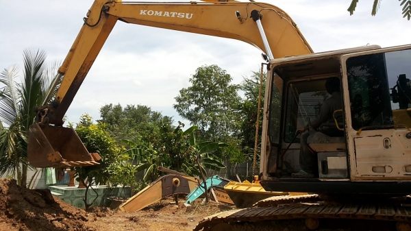 ขายรถแบคโฮ KOMATSU PC200-5 ซีเลียน 6xxxx เครื่องดี ปั๊มดี ไฟ้ฟ้าครบ แอร์เย็น คอนโทนสั้น ตัวดันจีน แทรคยาว 80 ซม. รถพร้อมใช้งาน โทร.0925768909