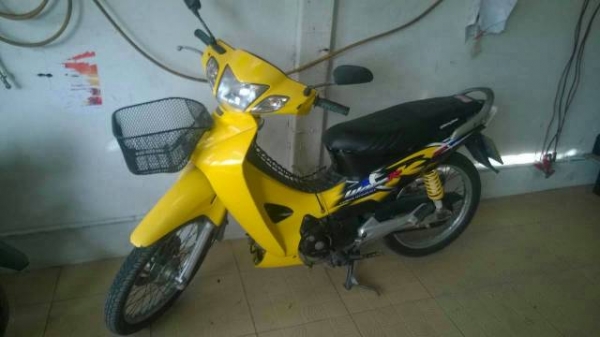 125r ปี47 เหลืองดำ ตาสเท้า แจเล็ก รถใส วิ่งน้อย 17,500 ยี่ห้อ : Honda สอบถาม 0869702941 สวย ใส วิ่งน้อย เครื่องเดิม เอกสารครบ รามคำแหง112