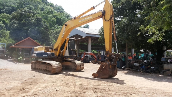ขายรถแบคโฮ KOMATSU PC200-5 ซีเลียน 6xxxx เครื่องดี ปั๊มดี ไฟ้ฟ้าครบ แอร์เย็น คอนโทนสั้น ตัวดันจีน แทรคยาว 80 ซม. รถพร้อมใช้งาน โทร.0925768909
