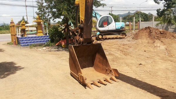 ขายรถแบคโฮ KOMATSU PC200-5 ซีเลียน 6xxxx เครื่องดี ปั๊มดี ไฟ้ฟ้าครบ แอร์เย็น คอนโทนสั้น ตัวดันจีน แทรคยาว 80 ซม. รถพร้อมใช้งาน โทร.0925768909