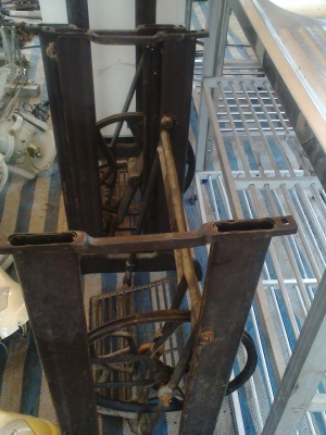 ขาจักรเหล็กปั้มเหล็กหล่อสภาพดีครับไม่ผุเนื้อเหล็กรุ่นเก่าหนาน่าเก็บครับราคานี้คุ้มครับหายากแล้วครับ ขาจักรเหล็กปั้มเหล็กหล่อสภาพดีครับไม่ผุเนื้อเหล็กรุ่นเก่าหนาน่าเก็บครับราคานี้คุ้มครับหายากแล้วครับ