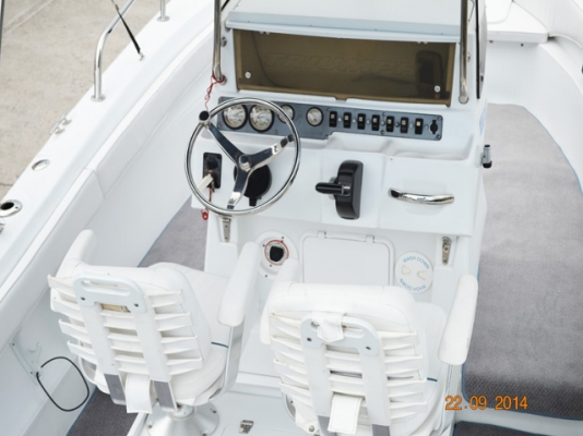 Triumph 210CC, 21 foot, center console with 150 hp, 2006