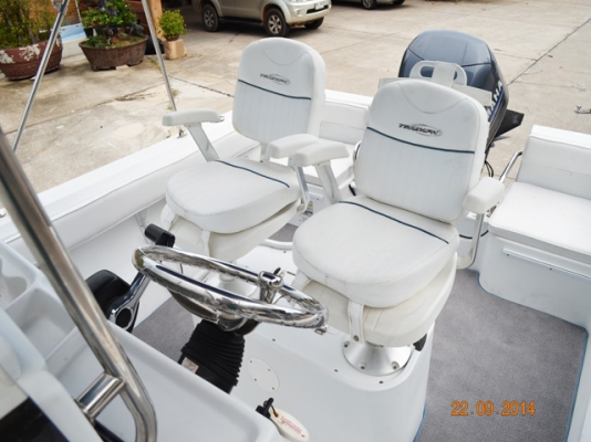 Triumph 210CC, 21 foot, center console with 150 hp, 2006