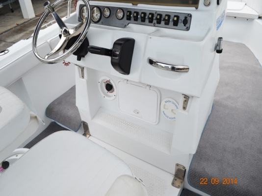 Triumph 210CC, 21 foot, center console with 150 hp, 2006