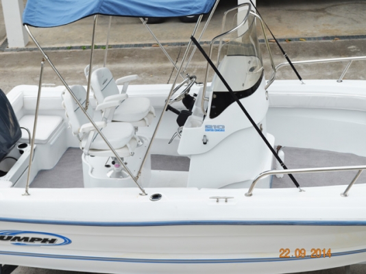 Triumph 210CC, 21 foot, center console with 150 hp, 2006