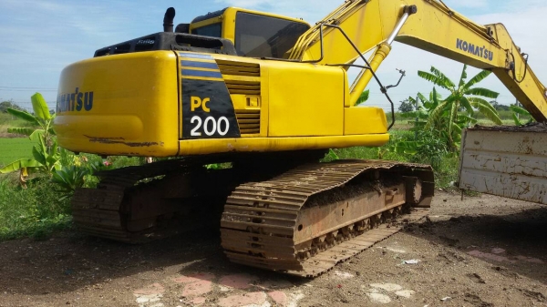 ขายด่วน KOMATSU หน้าจอหาย กล่องระบบไฟฟ้าอยู่ครบ ทำงานปกติ(หัวเดิมกระจกแตกเลยใล่หัวรุ่น8 หัวเก่ายังอยู่)