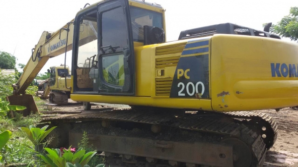 ขายด่วน KOMATSU หน้าจอหาย กล่องระบบไฟฟ้าอยู่ครบ ทำงานปกติ(หัวเดิมกระจกแตกเลยใล่หัวรุ่น8 หัวเก่ายังอยู่)