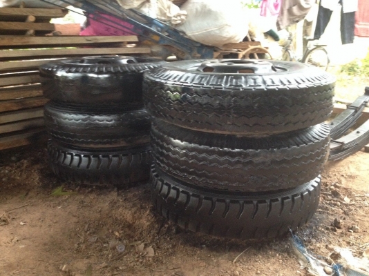 ขายยาง 8.25-16 พร้อมกะทะล้อ น้อต 6 ตัว เส้นละ 2,900 บาท พร้อมใช้ 6 เส้น