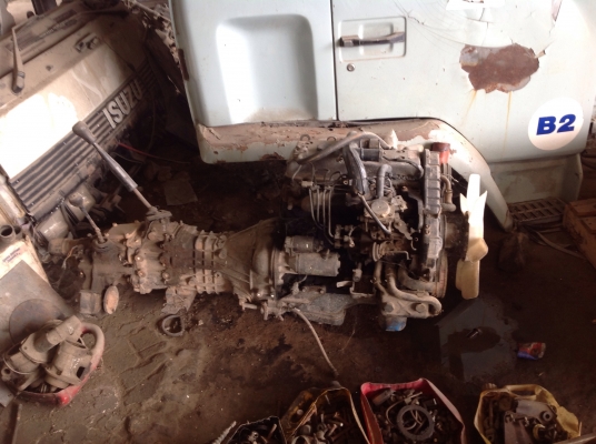 ขายเครื่อง isuzu พร้อมเกียร์ 4wd จิมานี่