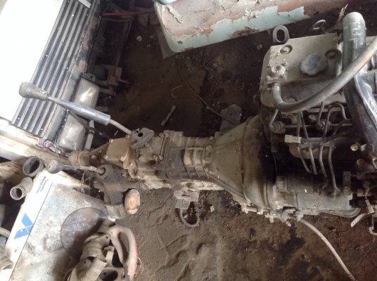 ขายเครื่อง isuzu พร้อมเกียร์ 4wd จิมานี่