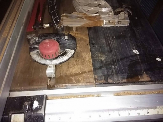 โต๊ะตัดพร้อมเร้าเตอร์ 1ตัว โต๊ะตัดพร้อมเร้าเตอร์ 1ตัว