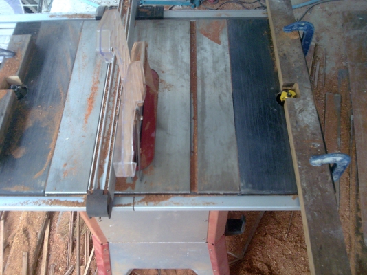 โต๊ะตัดพร้อมเร้าเตอร์ 1ตัว โต๊ะตัดพร้อมเร้าเตอร์ 1ตัว