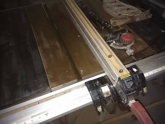 โต๊ะตัดพร้อมเร้าเตอร์ 1ตัว โต๊ะตัดพร้อมเร้าเตอร์ 1ตัว