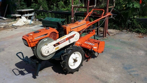 รถไถเดินตาม  KUBOTA  7 แรง  เก่าญี่ปุ่น เครื่องยนต์ดีเซล ระบบหัวฉีด สภาพสวยพร้อมใช้งาน  เครื่องยนต์แรงและติดง่าย คุณภาพดี อะไหล่สามารถใช้ร่วมกับรุ่น RT ได้