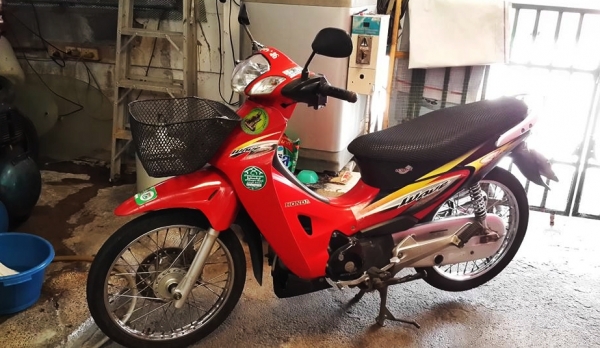 เวฟ125r ราคา 13600 บาท เดิมทั้งคัน เอกสารพร้อมโอน ไม่ขาดต่อ