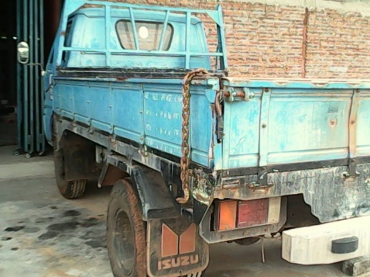 **175,000 บ.ต่อรอง**ขาย6ล้อช่วงสั้น ISUZU TL85 เครื่องเดิมเกียร์เดิม 85แรงฝาขาว แน่นๆ แรงดี ไม่เยิ้ม เกียร์ดีไม่หลุด ช่วงล่างเดิม คัสซีสวยเดิมๆไม่ปะไม่ดาม กระบะปูพื้นใหม่ พื้นเหล็กตงเหล็กหนาแข็งแรง ยาว3.20ม.ฝาทึบดีไม่ผุ หัวเก๋งเดิมภายในคอนโซลครบ พ.ธรรมดา