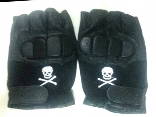 ขายถุงมือหนังpu สีดำ แนววินเทจสนใจสอบถามได้ครับมีของพร้อมส่งครับ