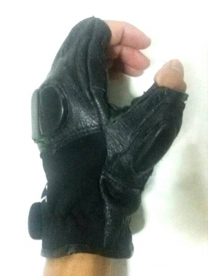 ขายถุงมือหนังpu สีดำ แนววินเทจสนใจสอบถามได้ครับมีของพร้อมส่งครับ