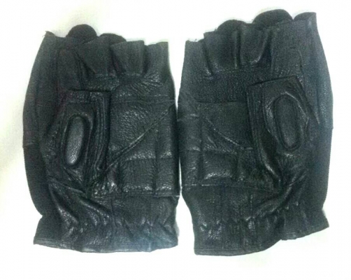 ขายถุงมือหนังpu สีดำ แนววินเทจสนใจสอบถามได้ครับมีของพร้อมส่งครับ