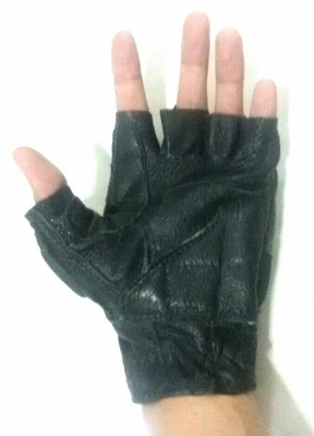 ขายถุงมือหนังpu สีดำ แนววินเทจสนใจสอบถามได้ครับมีของพร้อมส่งครับ