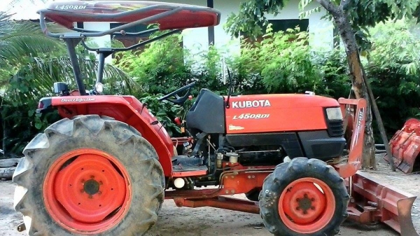 ขายแทรกเตอร์คูโบต้า L4508 Di มีใบมีดดันดินผาล5พร้อมใช้งานครับ