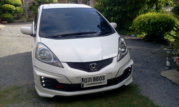 ขายถูก!!!   ฮอนด้า แจ๊ส ปลายปี 2010 สีขาว ออโต้  มือเดียว