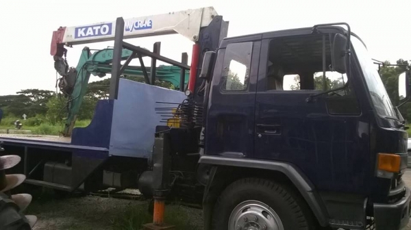 หกล้อติดเครน อีซูสุ เครน 3 ตัน หางพื้นเรียบ ราคา 770,000 บาท.