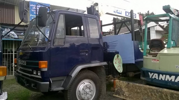 หกล้อติดเครน อีซูสุ เครน 3 ตัน หางพื้นเรียบ ราคา 770,000 บาท.