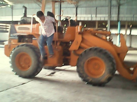 ***ขายแล้วครับขอบคุณ Truck2hand ขายรถตักล้อยาง Wheel Loader Komatsu WA100-1 S.No.xxxx เอวอ่อน เครื่องเดิมปั้มเดิม แขน/บุ้งกี๋เดิมๆ เครื่อง KOMATSU 6D95L-90HP 6สูบ เครื่องดี แรงดี แน่น ปั้มดี แรง ระบบเกียร์ ใช้งานปกติ แขนสวยไม่ปะ บุ้งกี๋ดีไม่ผุ ยางสวย4เส้น