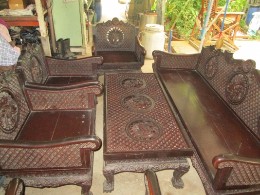 ชุดรับแขกไม้สักโบราณ อายุไม่ต่ำกว่า 40 ปีสวยงามหรูหรา